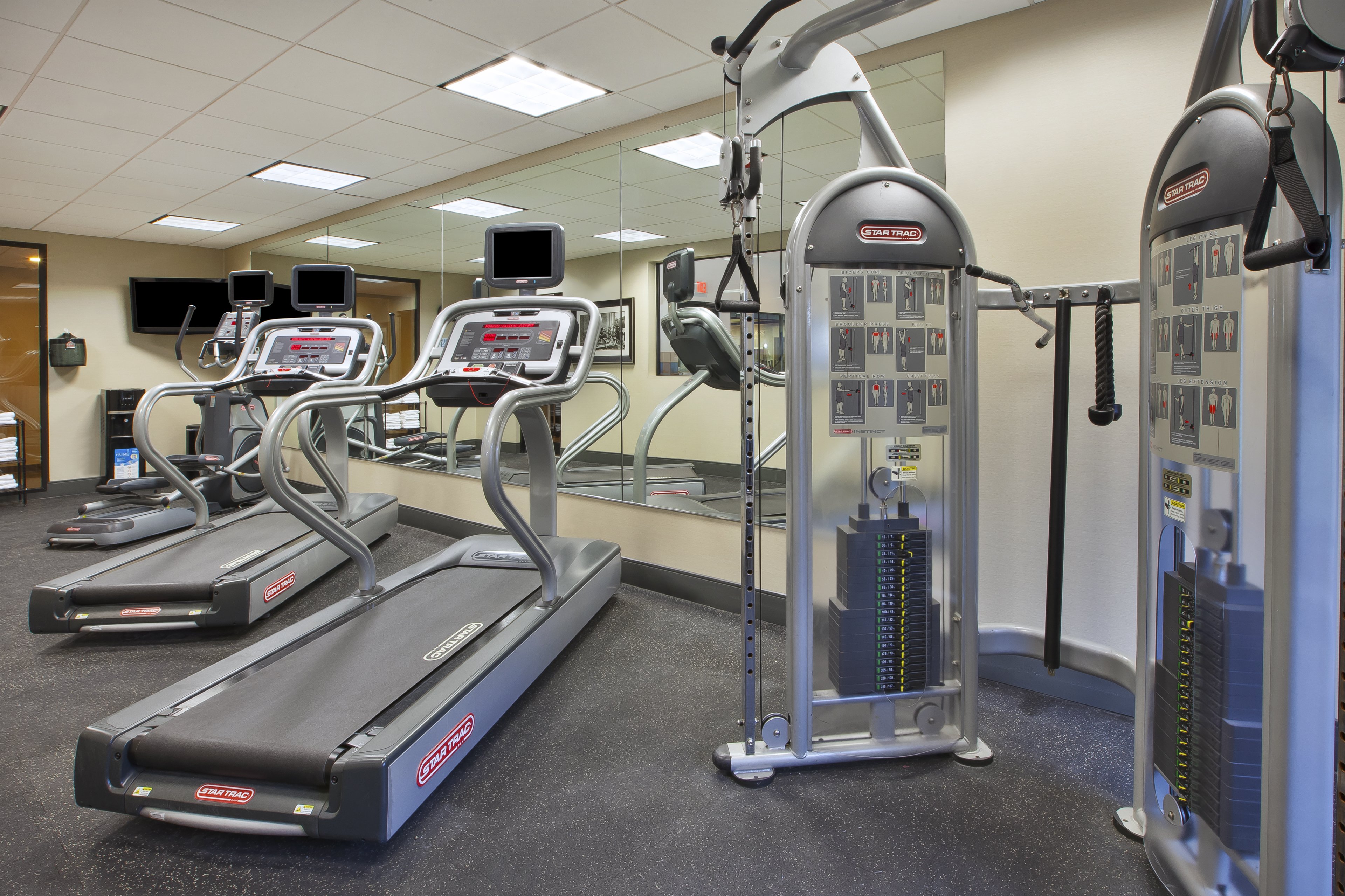 Holiday Inn Express Suites Wheeling 49/78