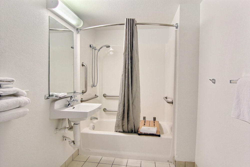 Motel6 Austin, TX - Central Downtown UT 14/53