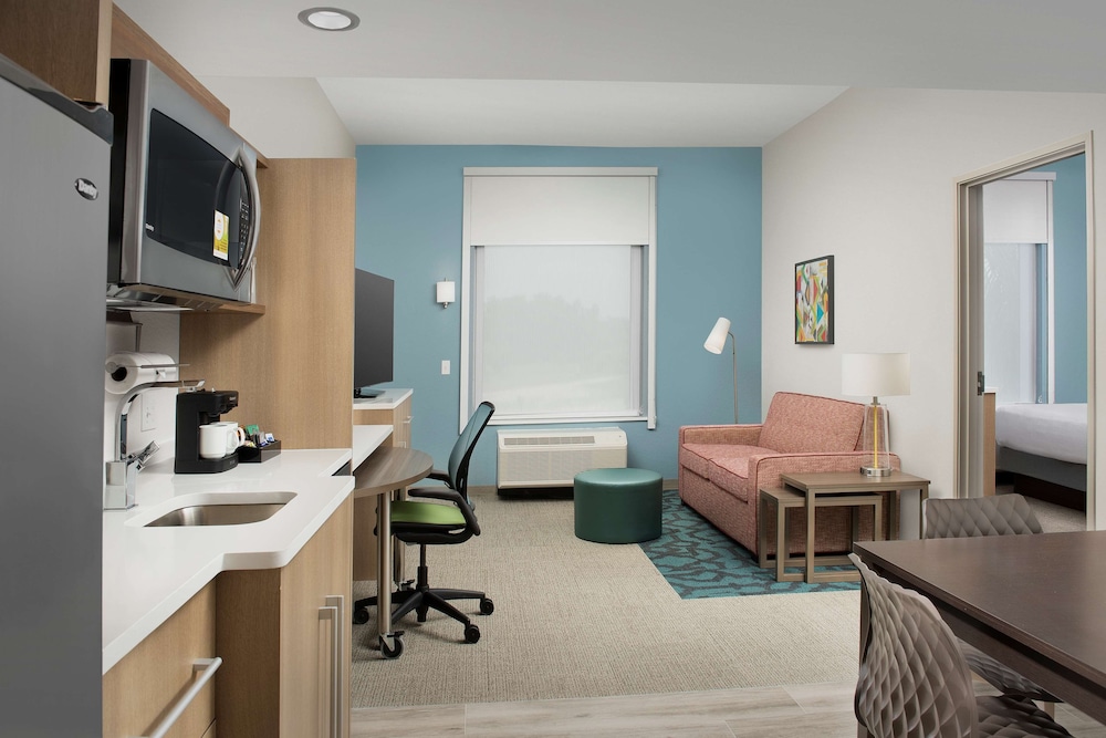 Home2 Suites by Hilton Fort Myers Airport 38/42