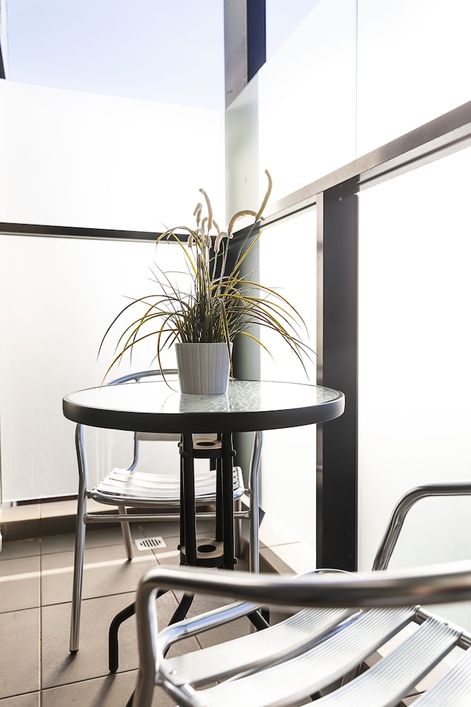 RNR Serviced Apartments North Melbourne 26/44