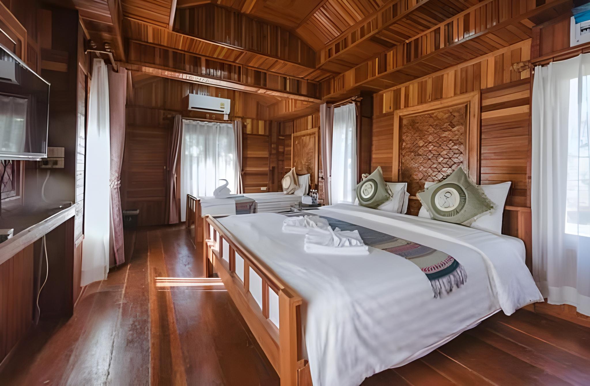 Paradise, Villa