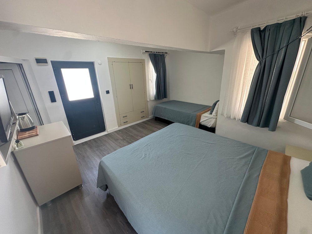HOTEL LETOON 8/50