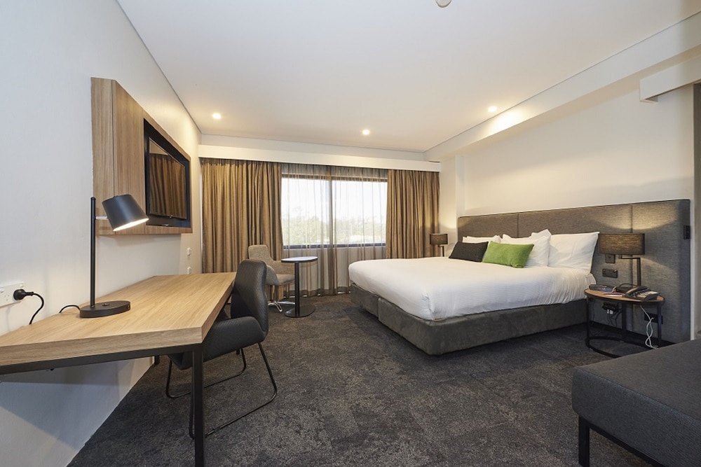 Room, King Bed, Courtyard Area