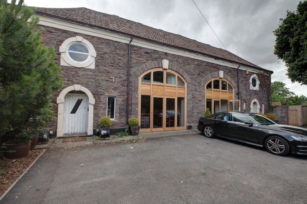 The Coach House 29/32