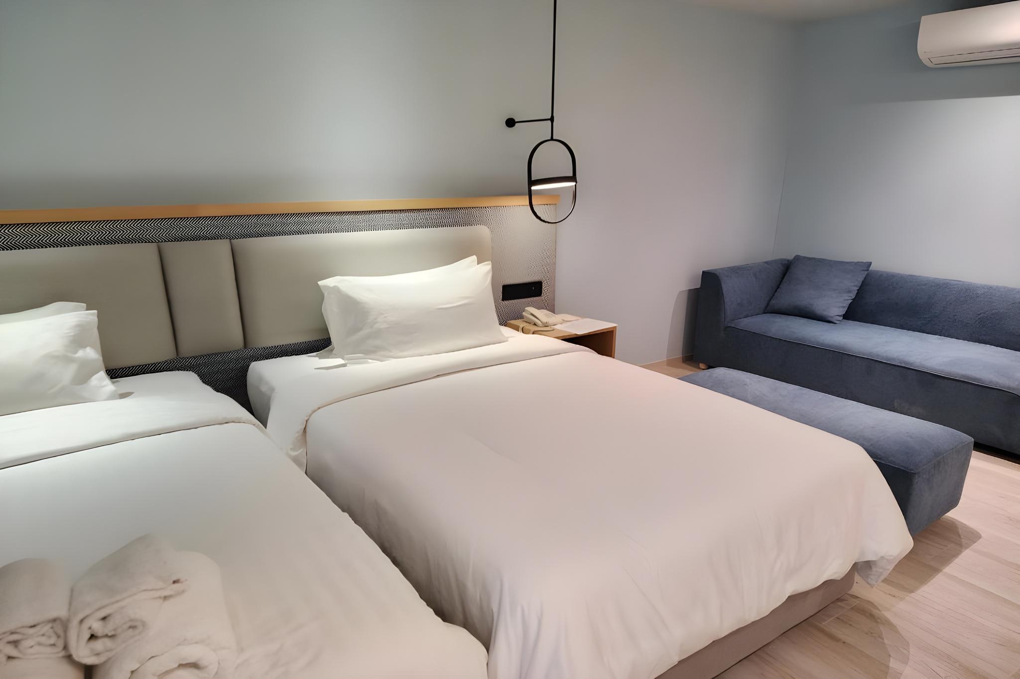 Deluxe, Twin Beds