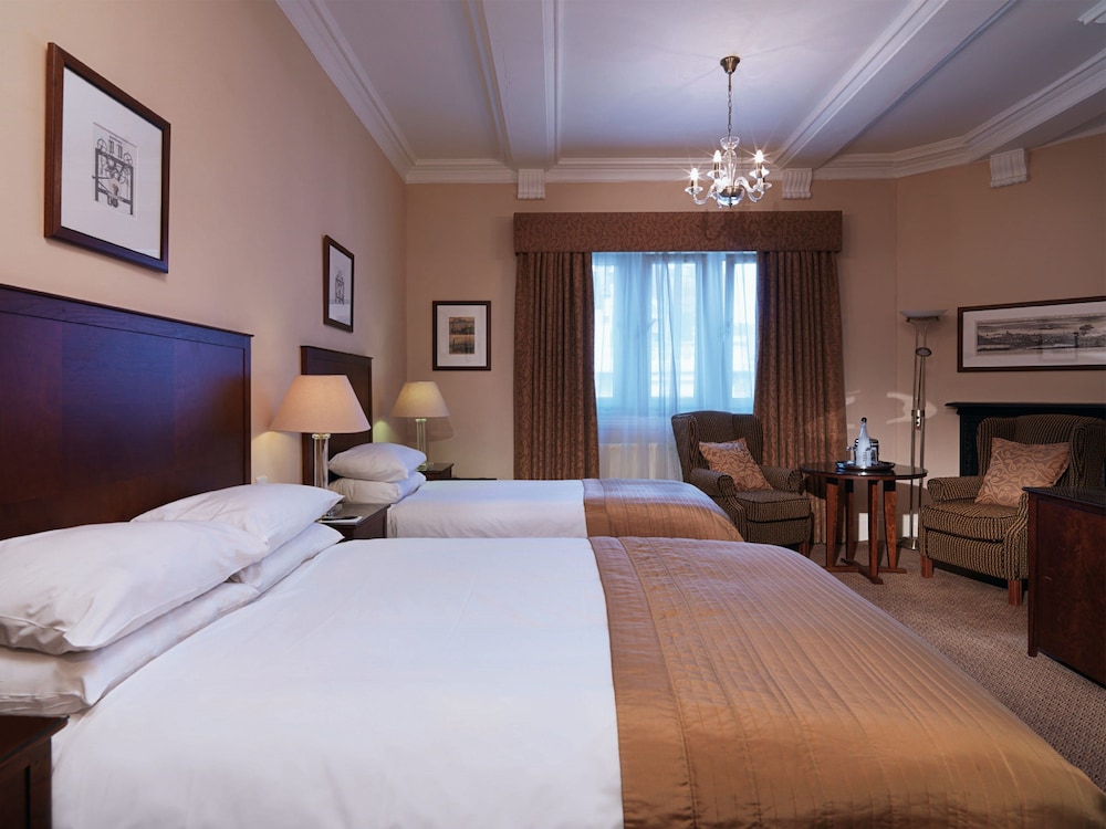 Macdonald Burlington Hotel 15/73