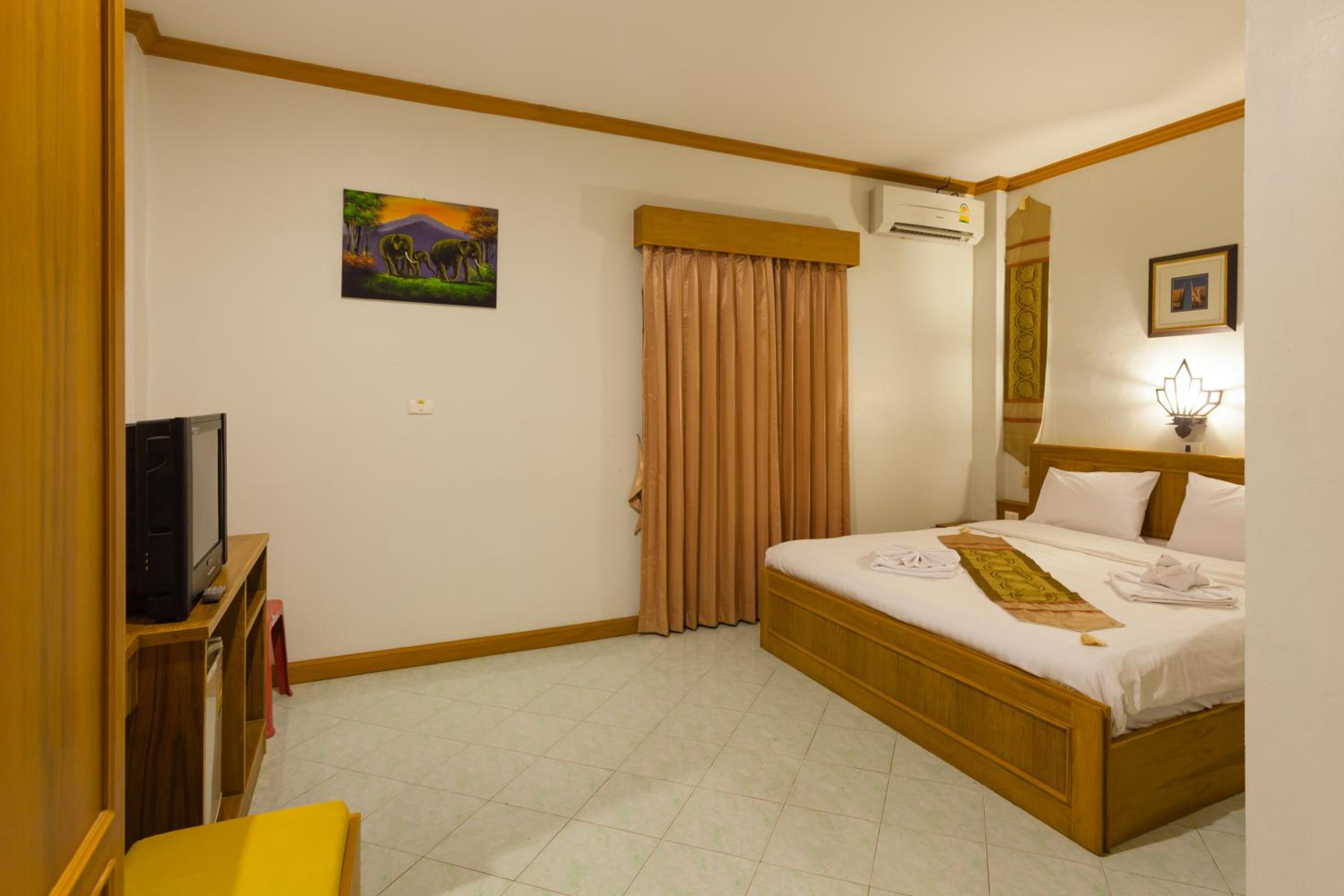 Budget, King Bed, No Window