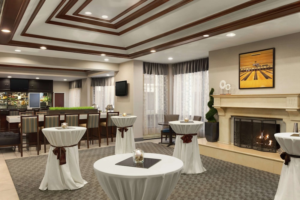 Doubletree By Hilton Detroit Novi 53/74
