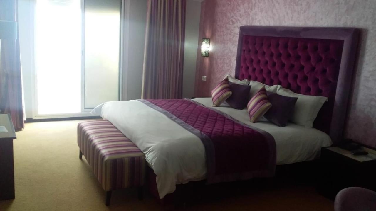 Mini, Suite