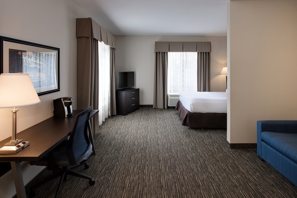 Holiday Inn Express And Suites East Wichita I 35 Andover 40/41