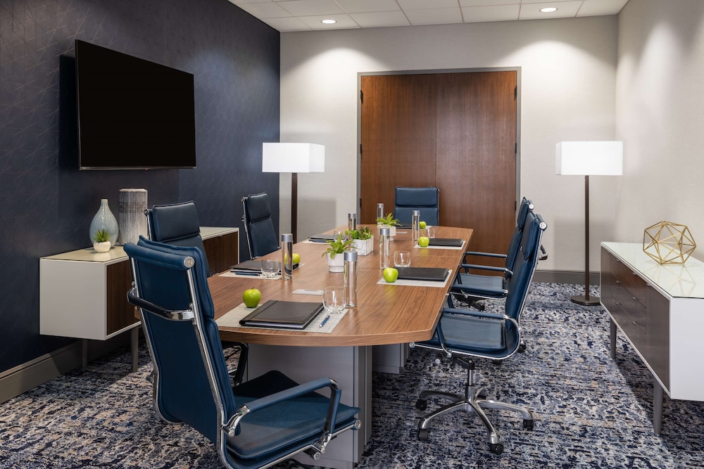 Hilton Houston North 45/49