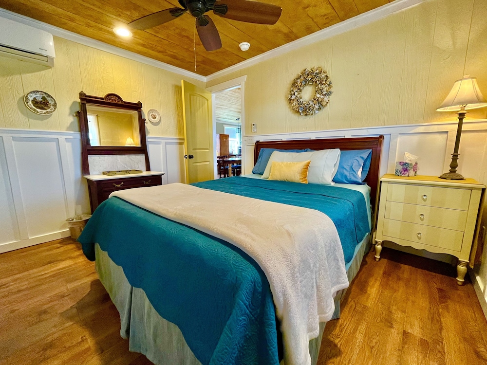 Country, House, 3 Double Beds, 2 Queen Beds