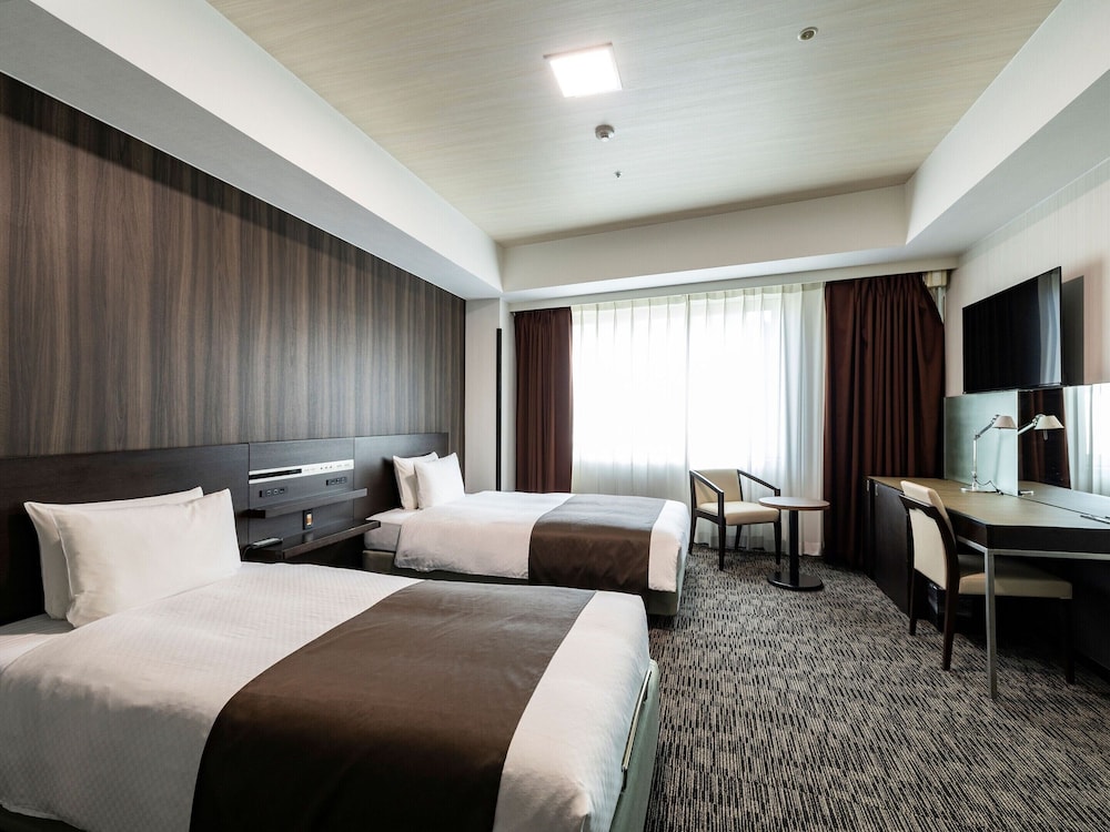 Universal, Twin Beds