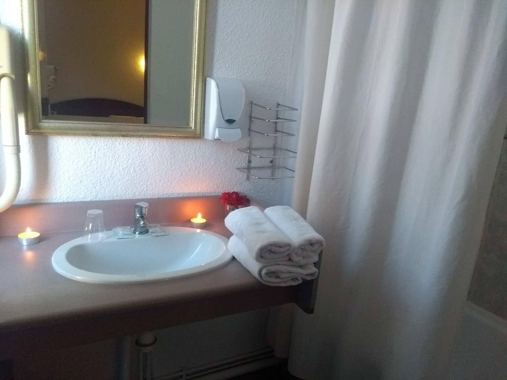 Hotel Le Clemenceau 42/45