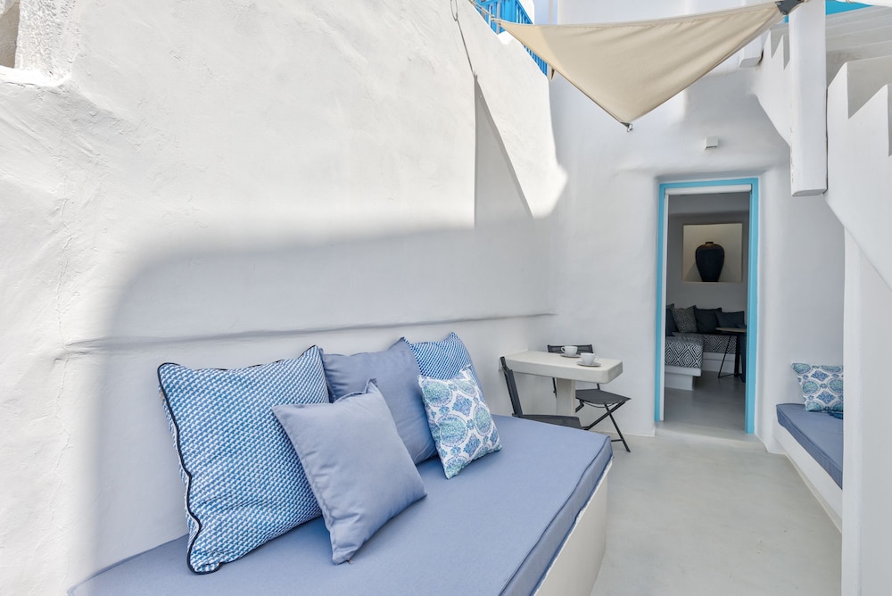 Mykonian Mews 16/50