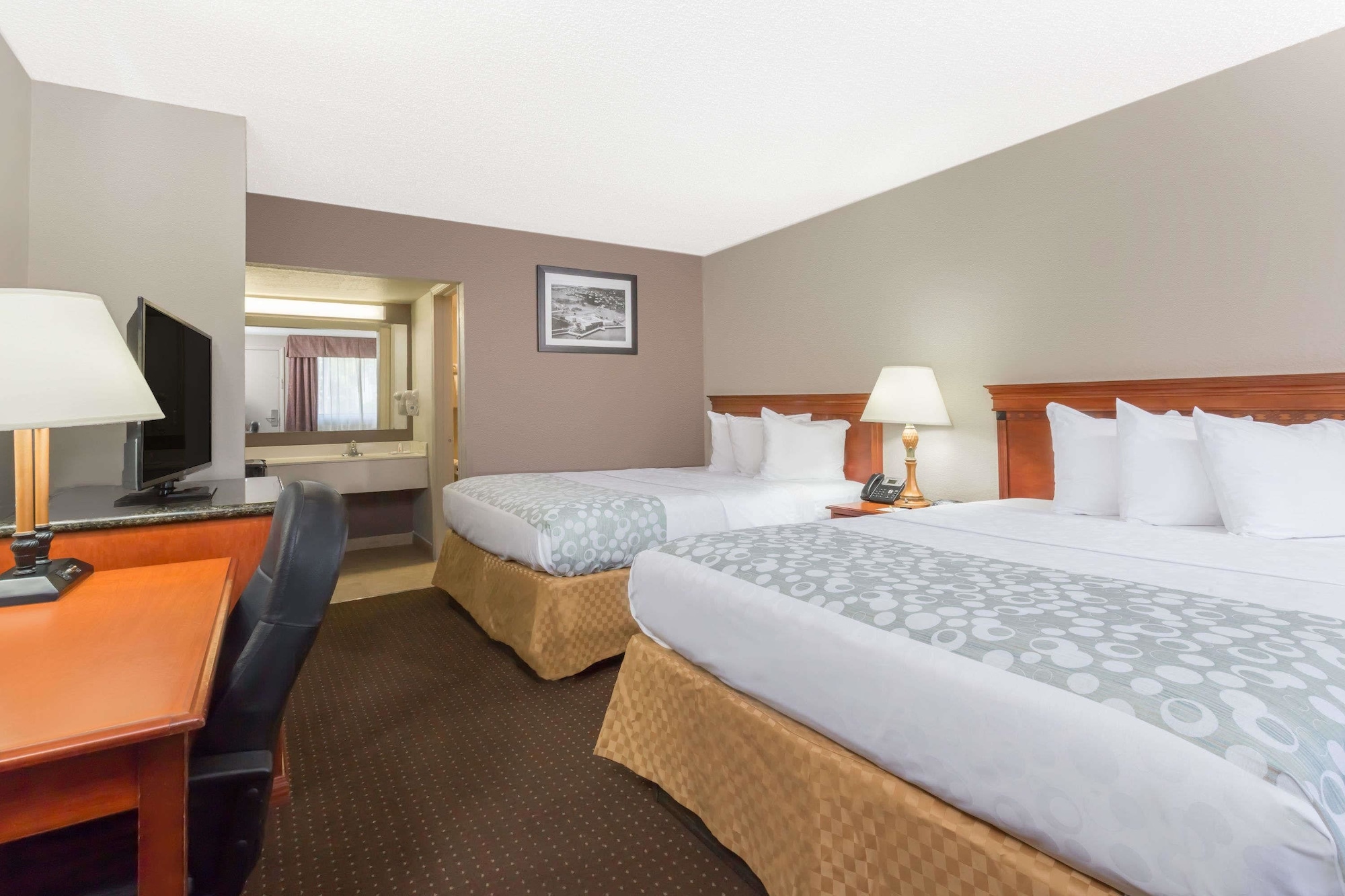 STANDARD, 2 QUEEN BEDS