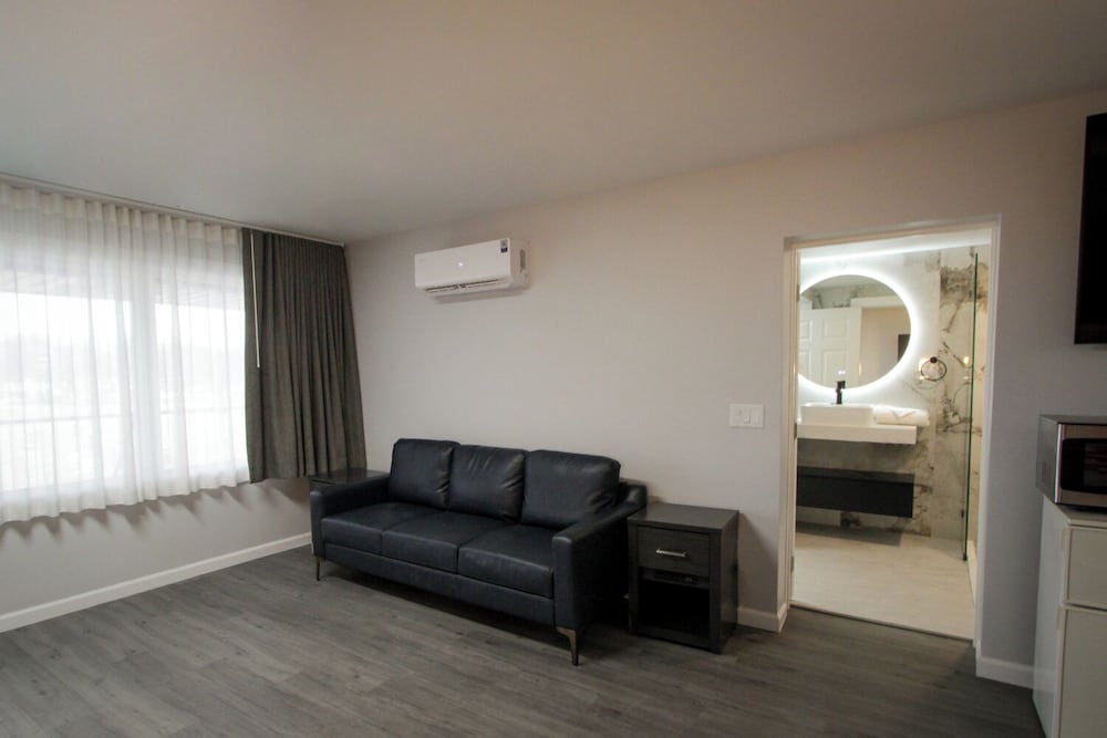Envi Boutique Hotel 51/74