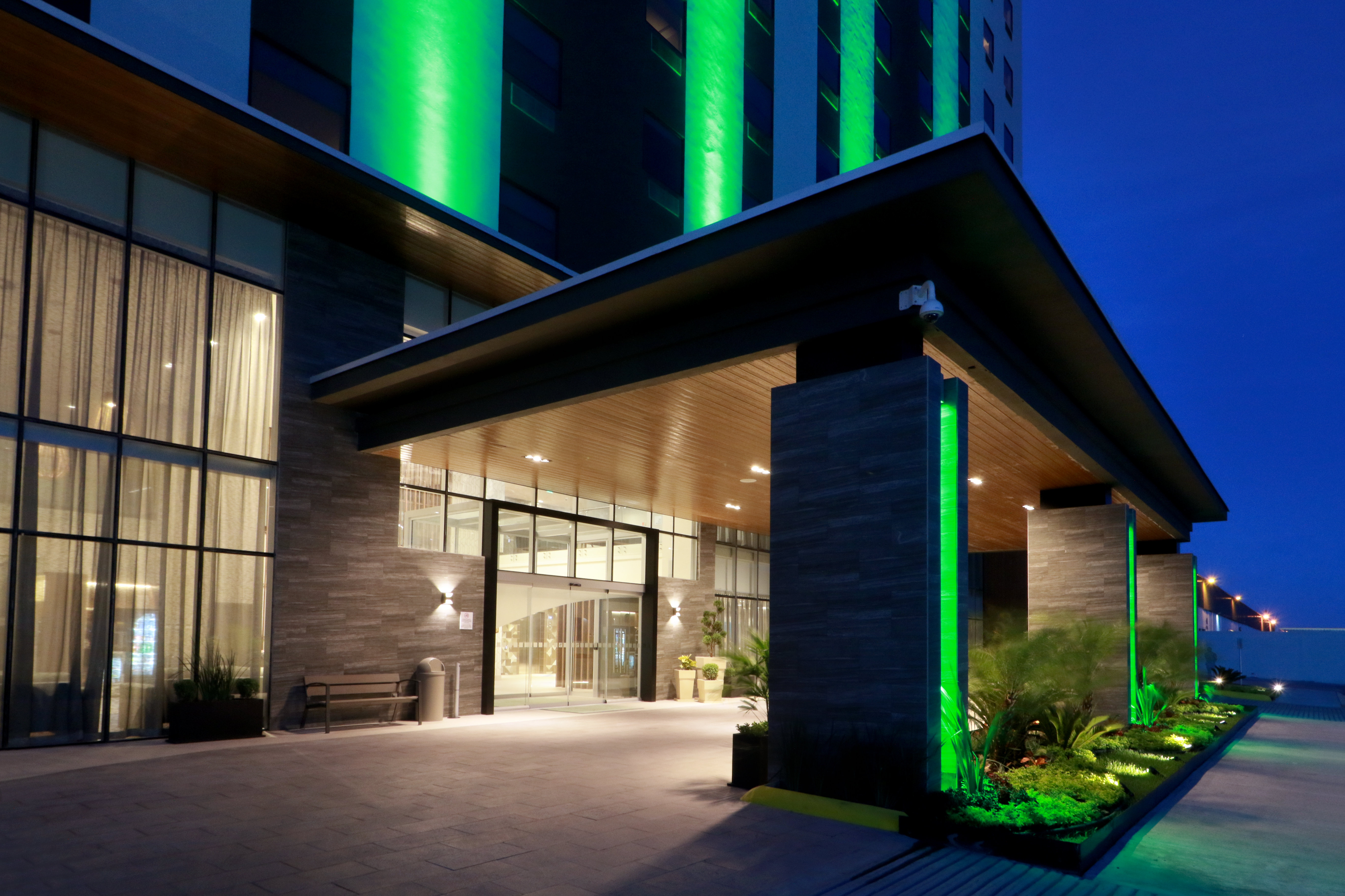Holiday Inn And Suites Monterrey Apodaca Zona Airport 4/77