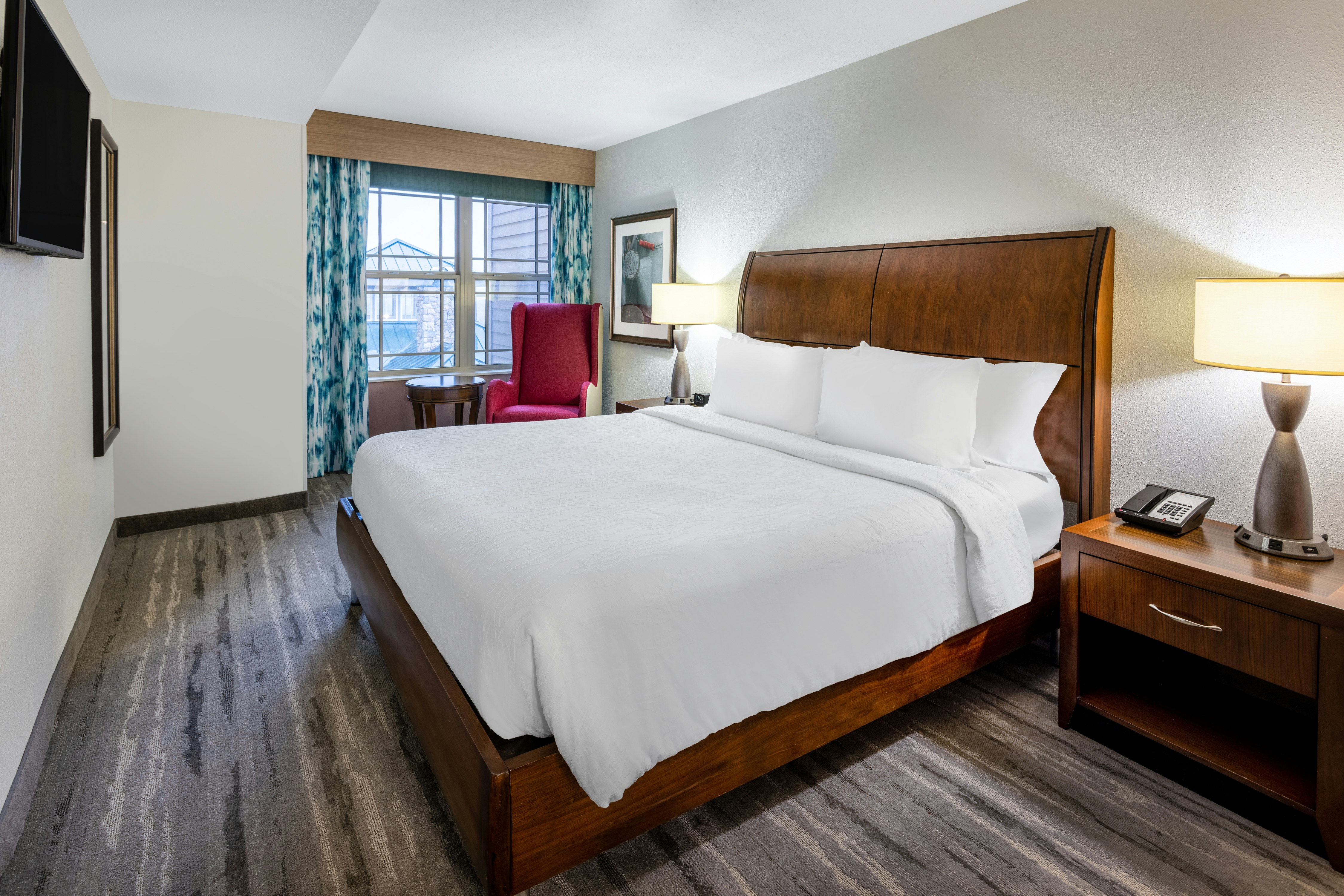 SUITE, KING BED, ACCESSIBLE