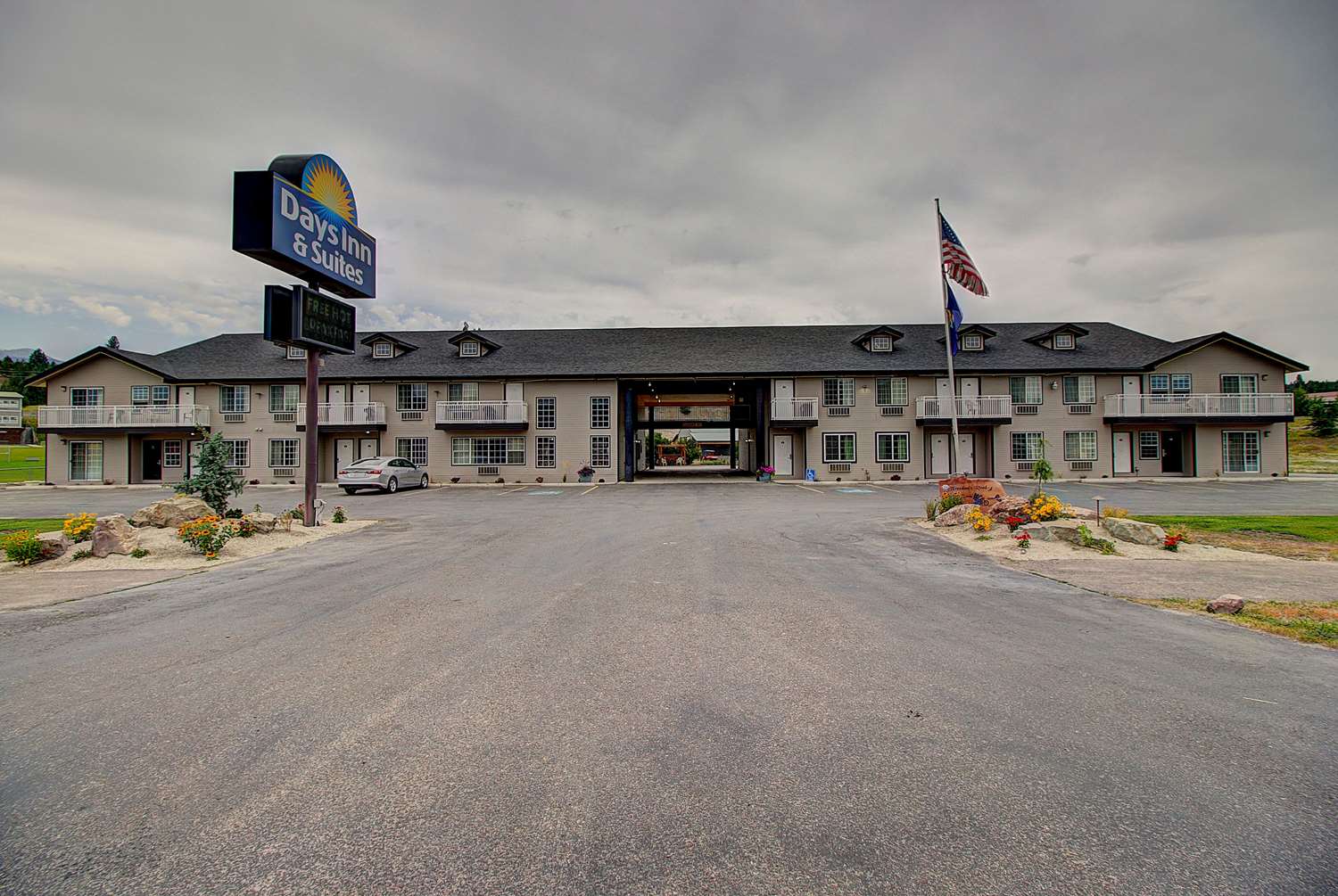 Days Inn & Suites By Wyndham Lolo 31/32