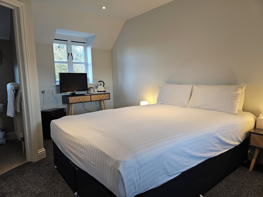 MARSH FARM HOTEL 18/50