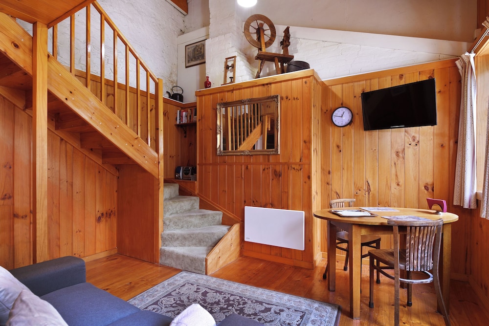 The Lodge On Elizabeth 38/50