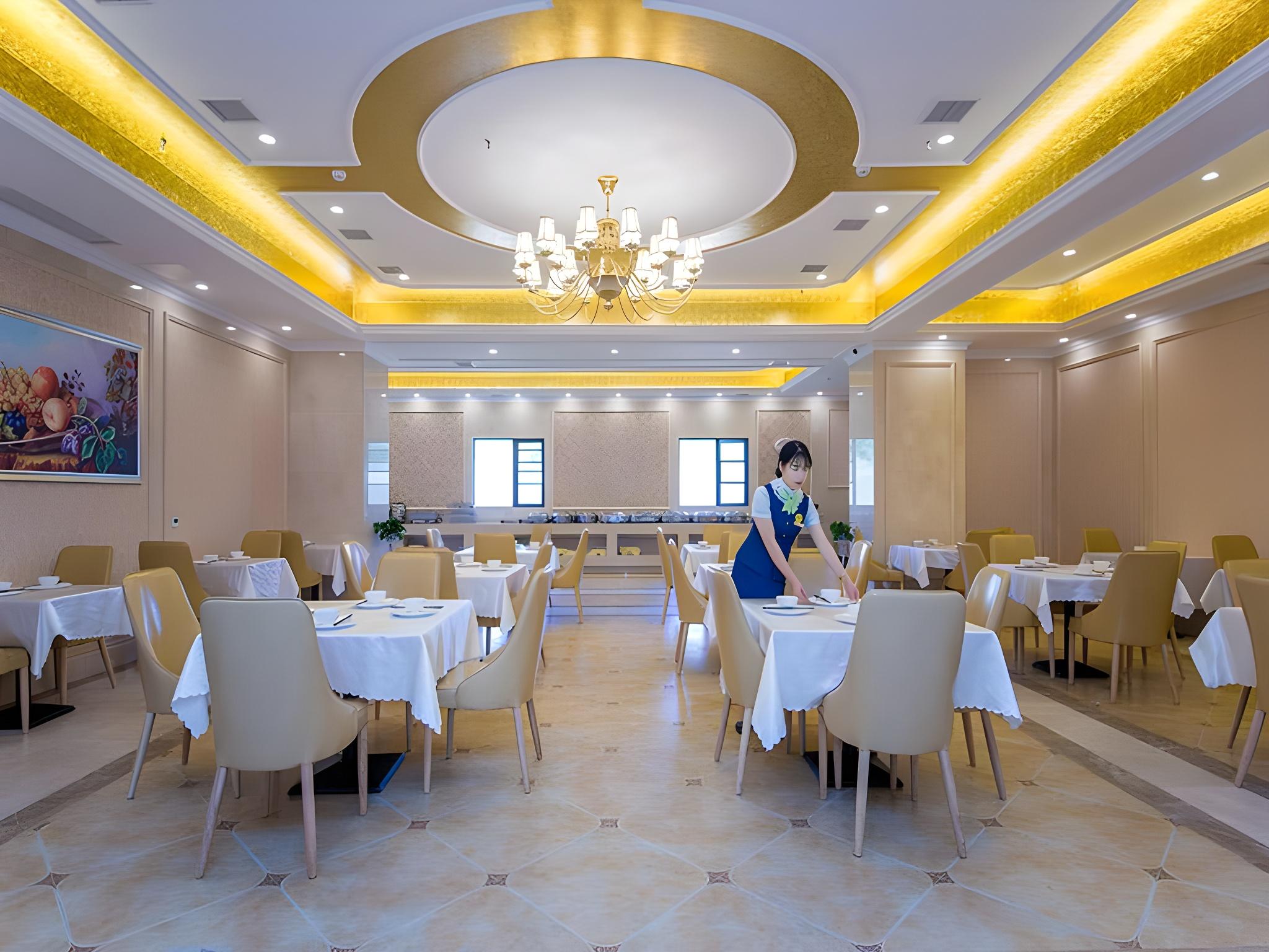 Vienna International Hotel Luotianxian 43/49