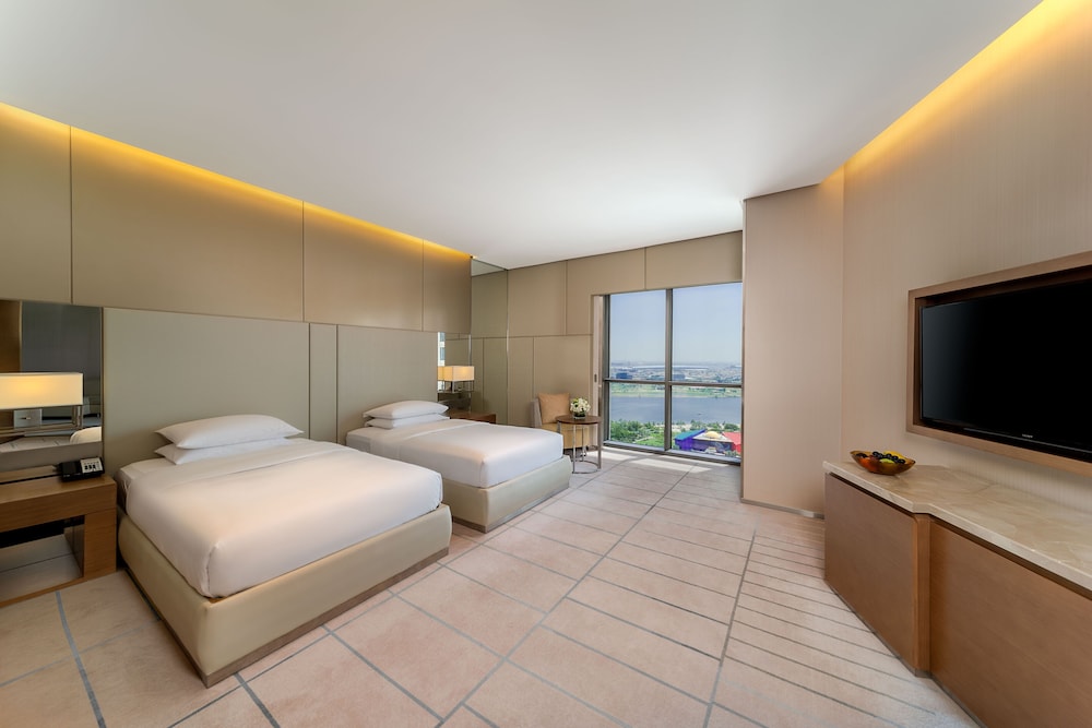 EMIRI, SUITE
