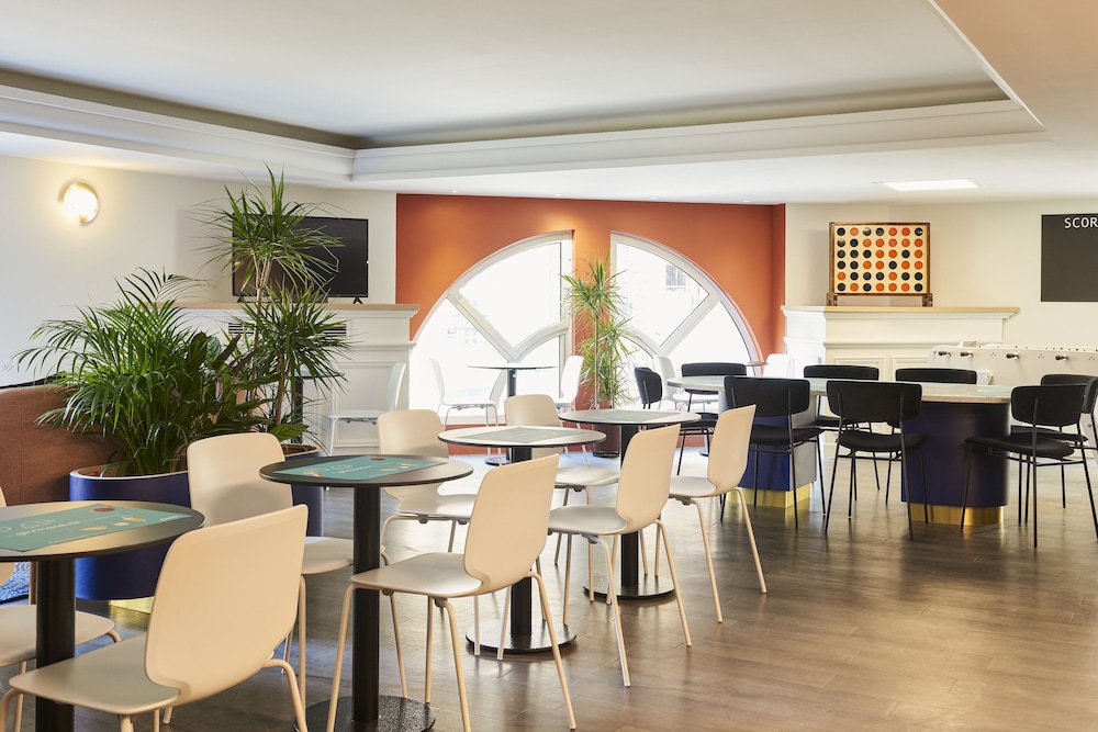 restaurant cafeteria