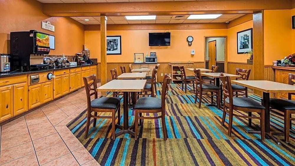 Rodeway Inn McPherson East 26/36