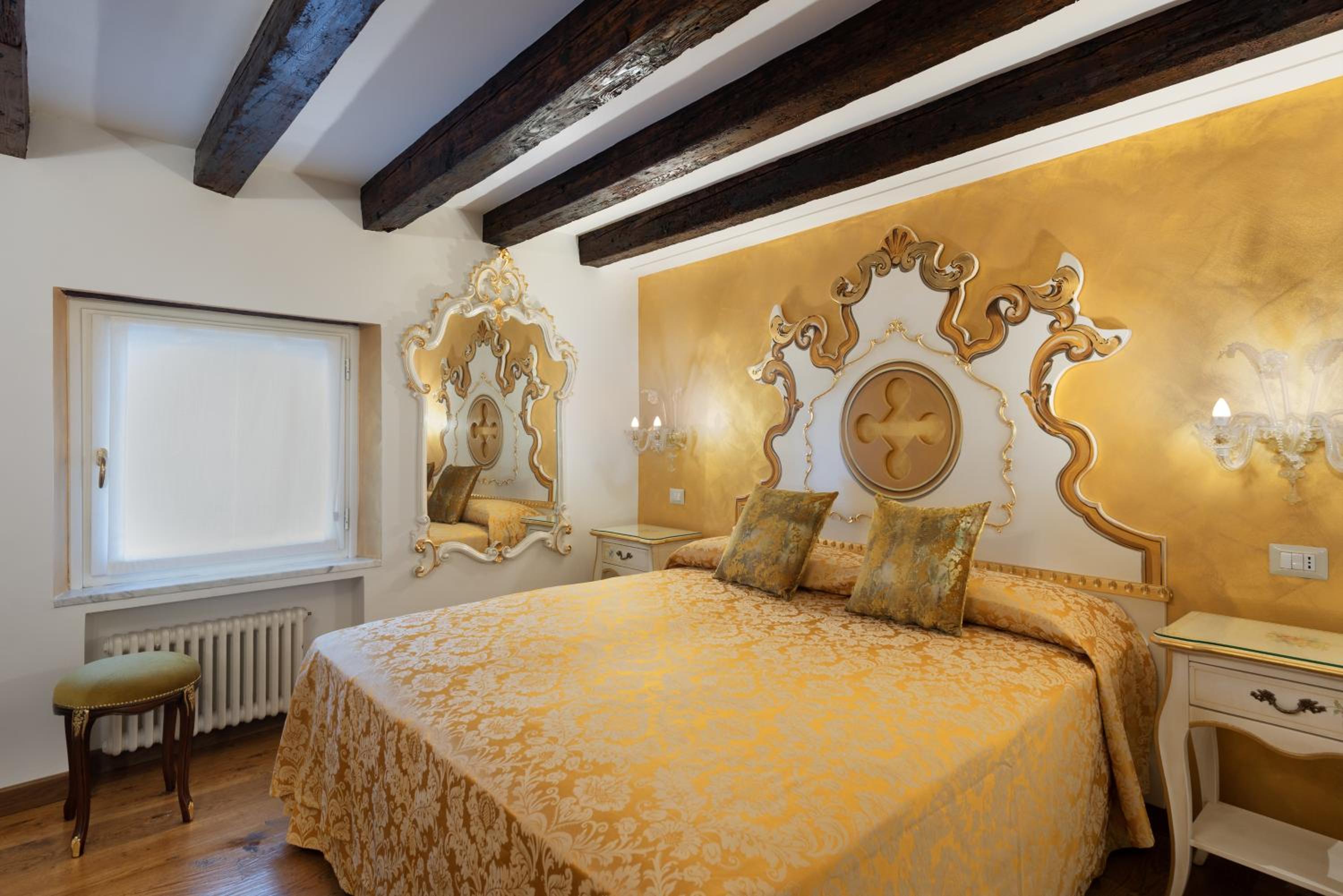 1 Bedroom, Apartment, Queen Bed, Sofa, Separate Building