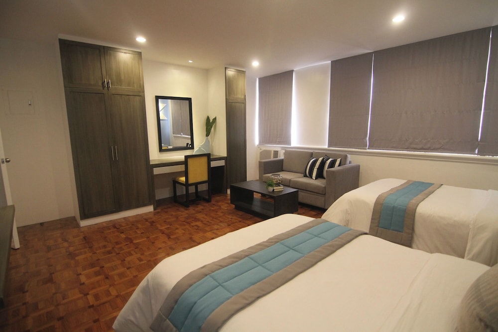 Bryan Condominium Suites 37/66