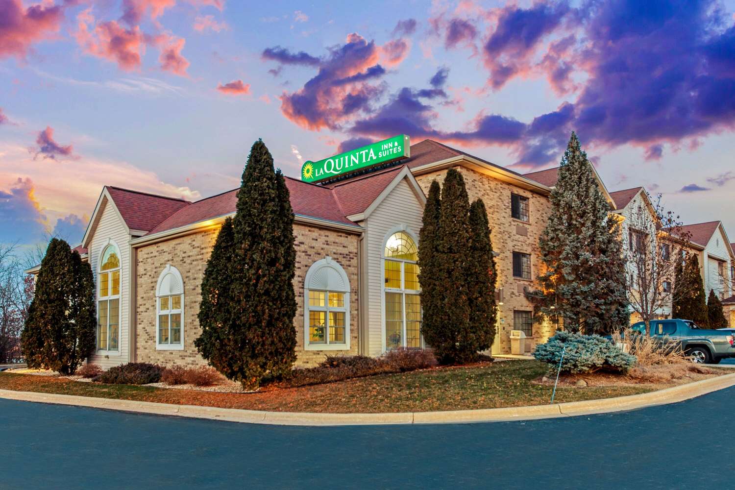 La Quinta Inn Suites By Wyndham Milwaukee Delafield 2/50