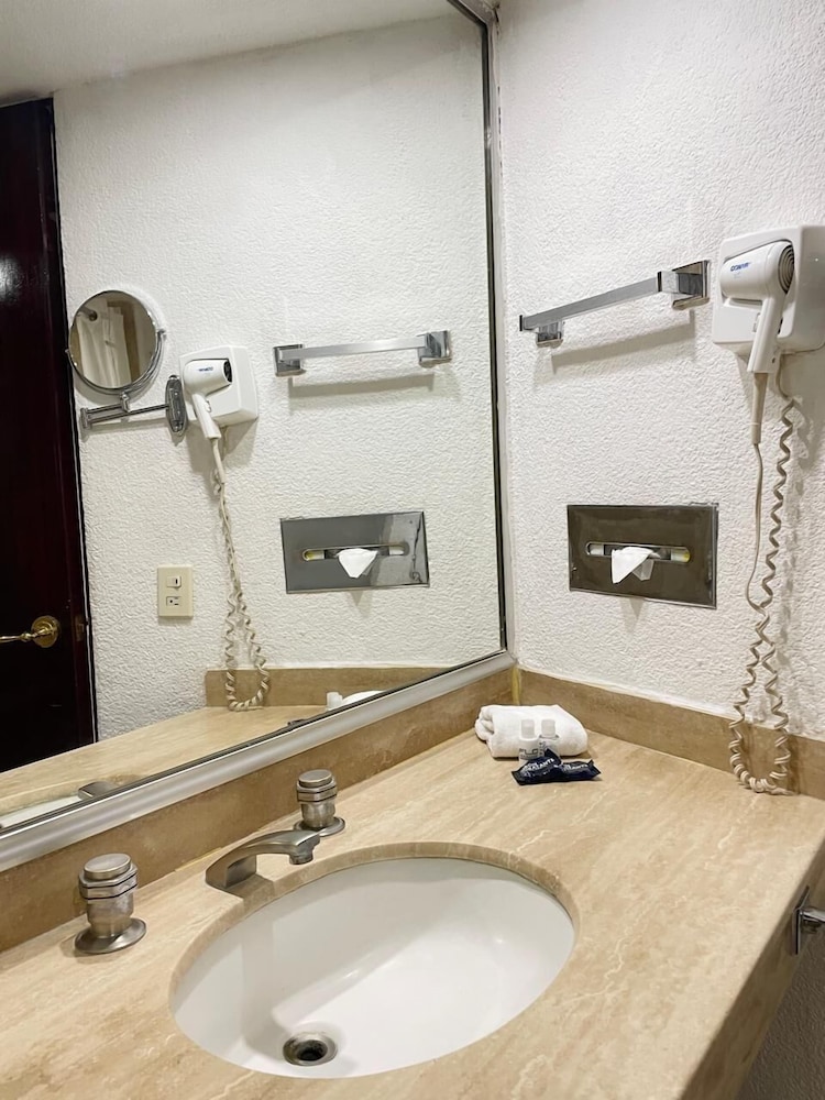 Hotel Arroyo de la Plata Zacatecas 61/64