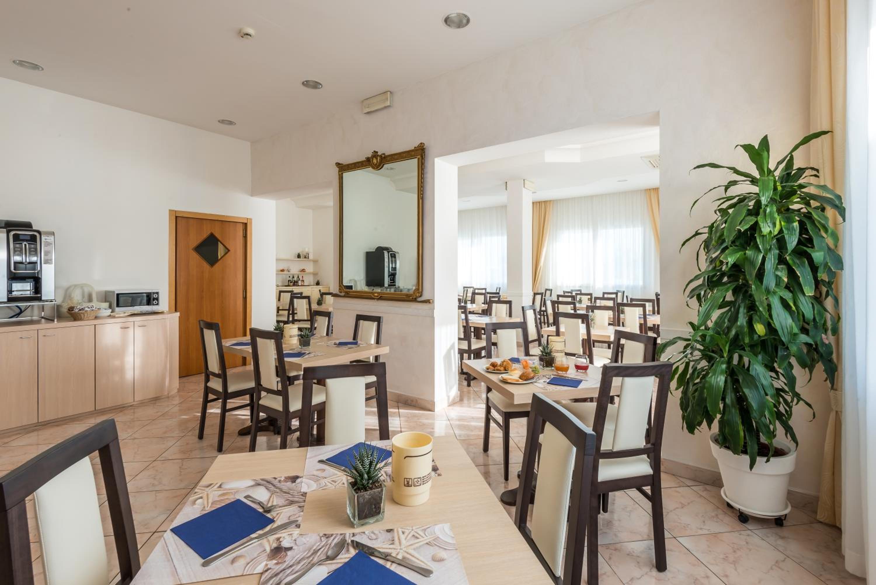 Hotel Corinna 31/50