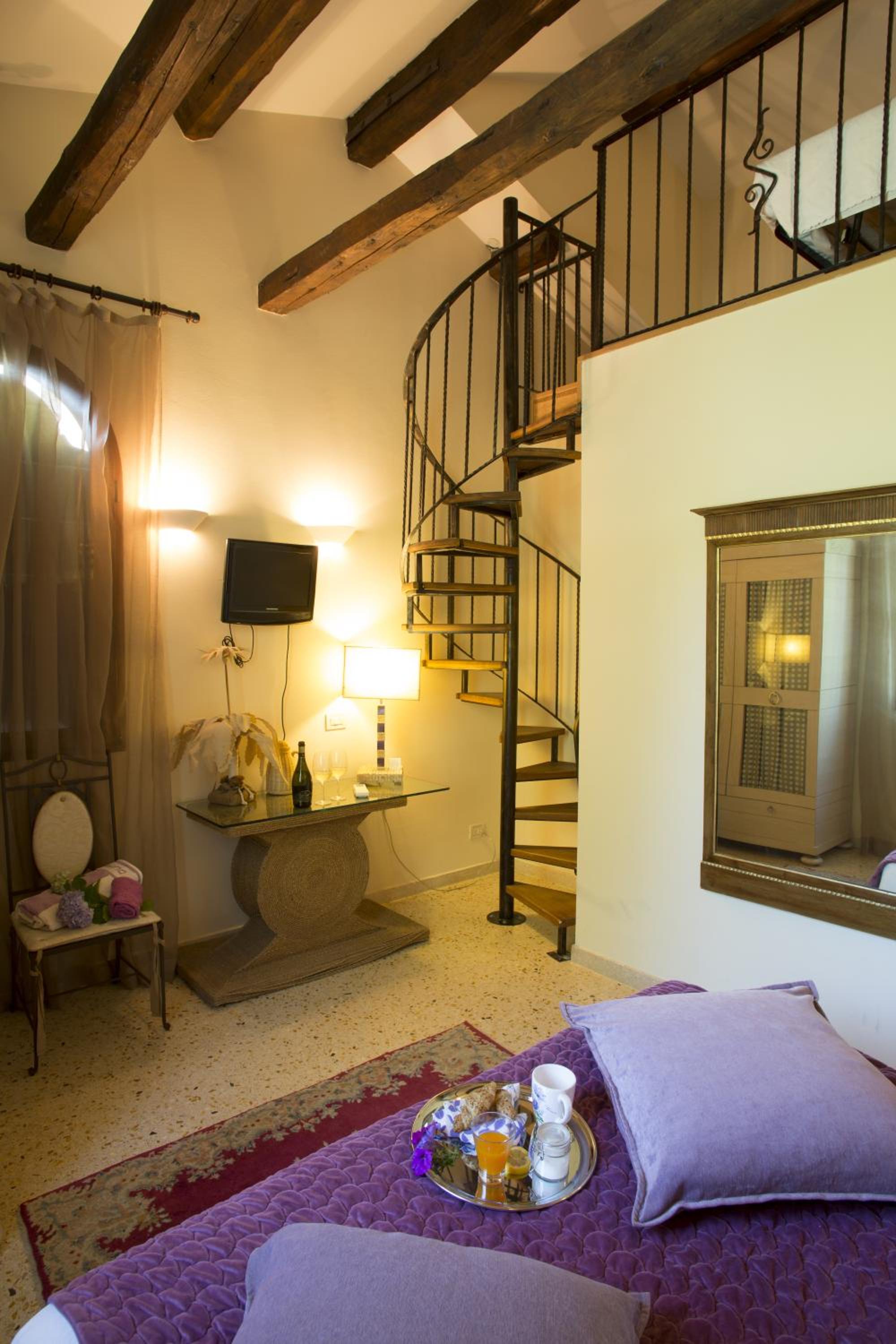 Room, Quadruple
