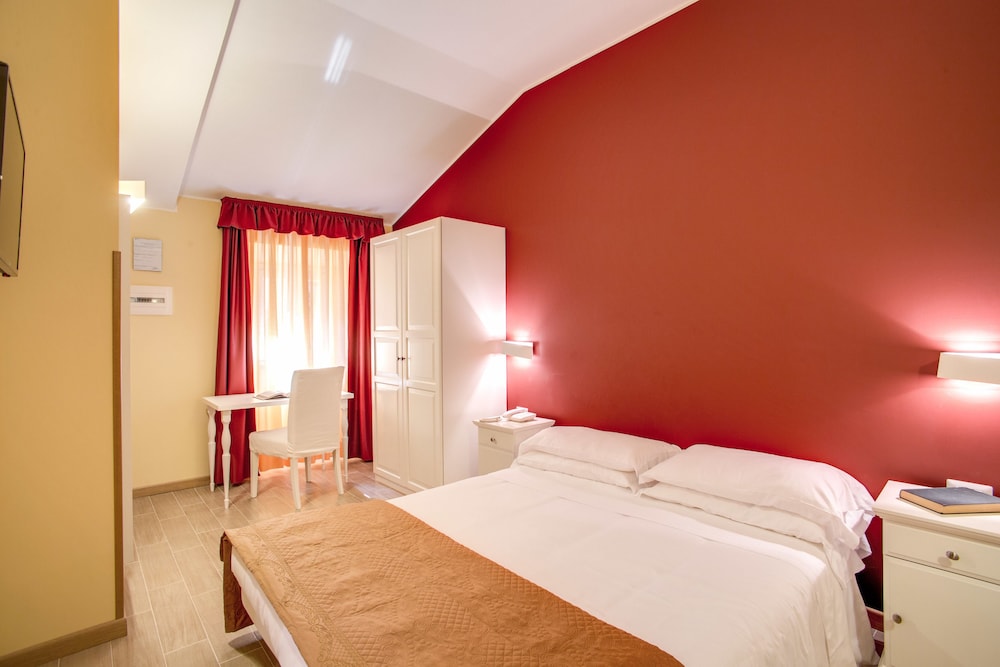 TOP FLOOR NAVONA 8/43