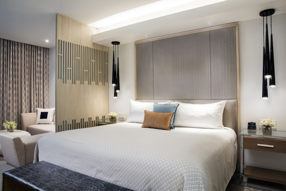 Deluxe, Suite, King Bed, Plunge Pool
