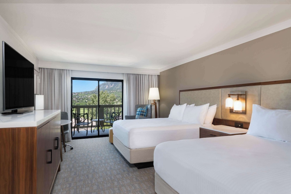 Room, 2 Queen Beds, Mountain View