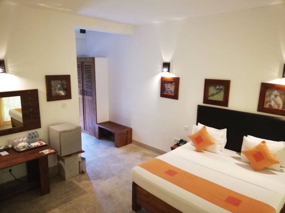 Nil Diya Mankada Safari Lodge 16/50