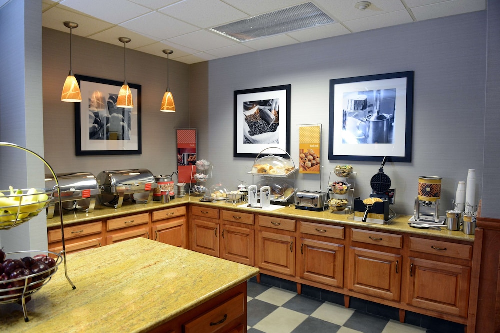 Hampton Inn And Suites By Hilton Windsor 33/44