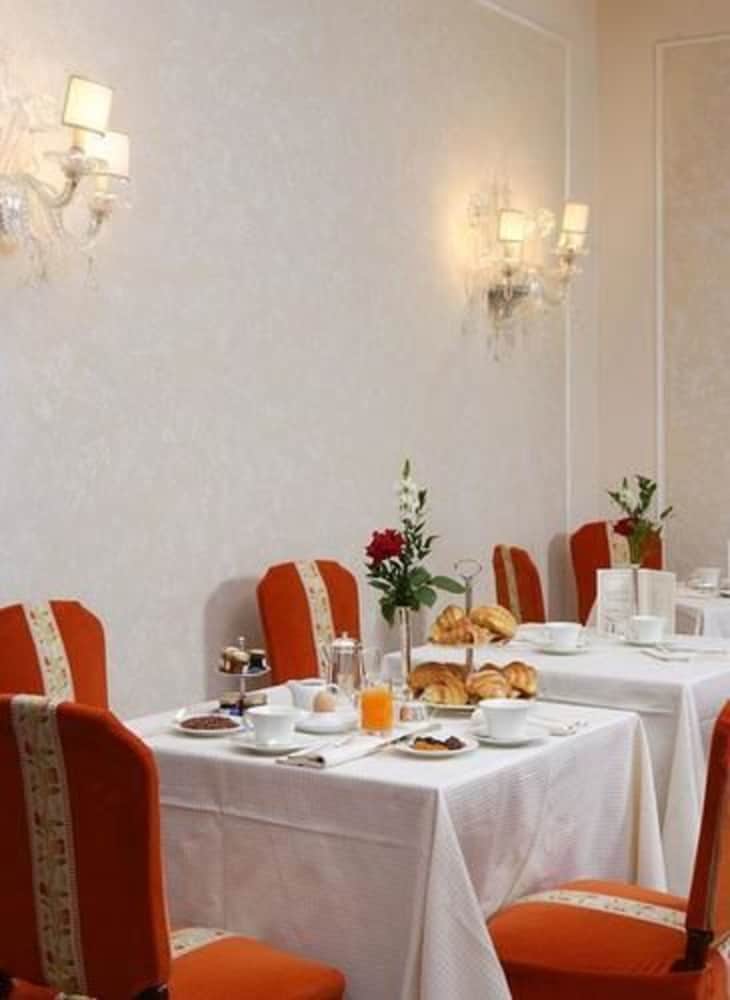 Hotel De La Ville 37/40