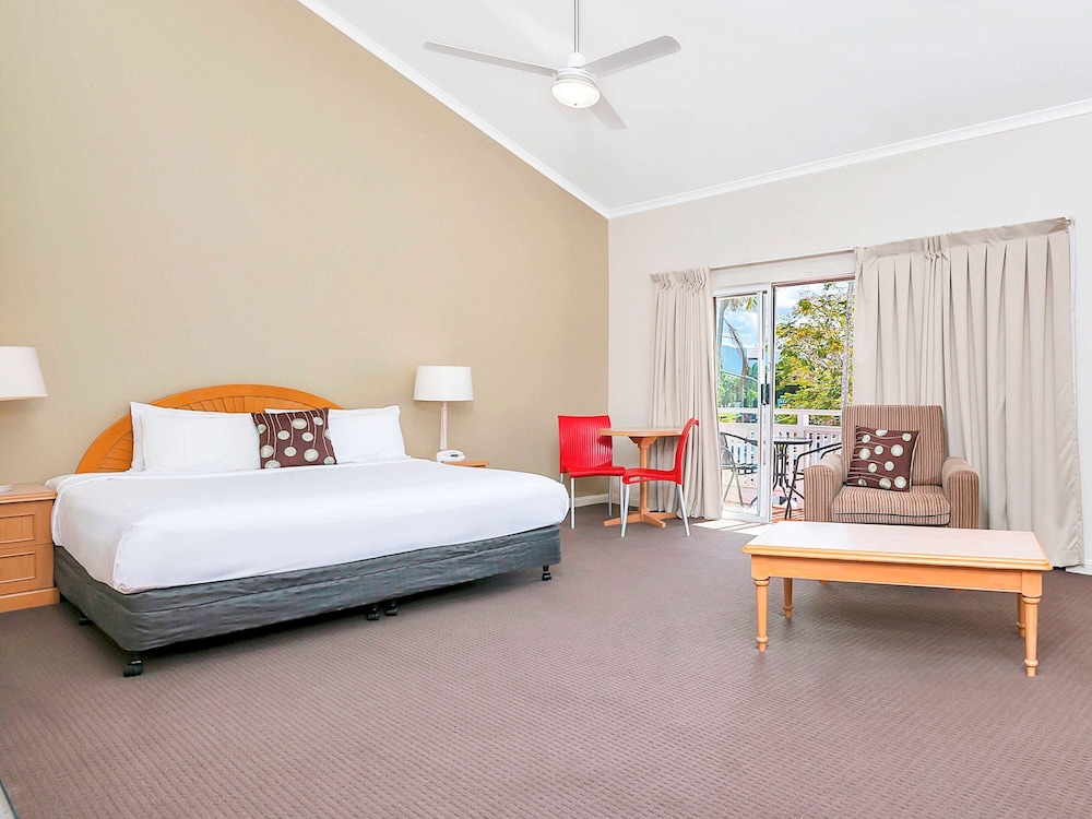 Mercure Cairns 27/64
