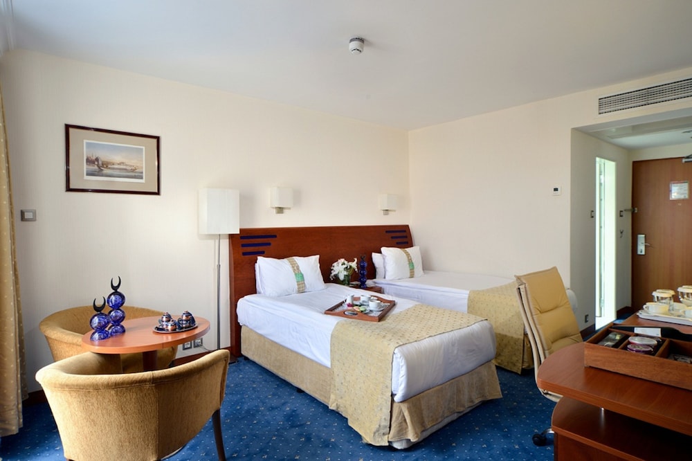 Holiday Inn Istanbul City 27/77