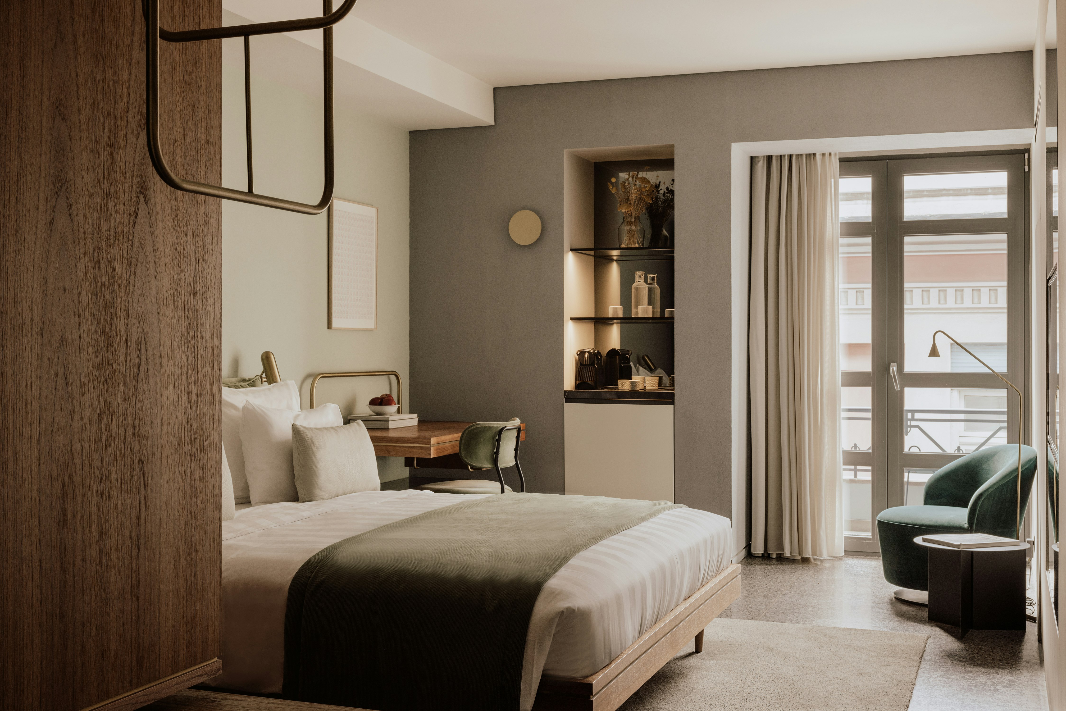 Perianth Hotel 20/61