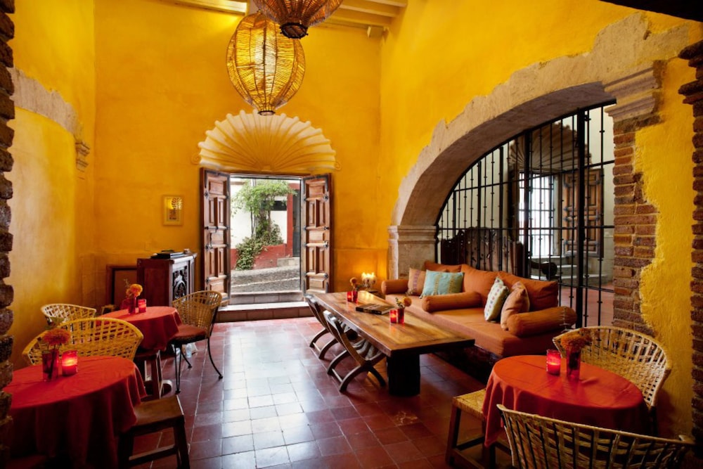 Hotel Los Arcos 48/65