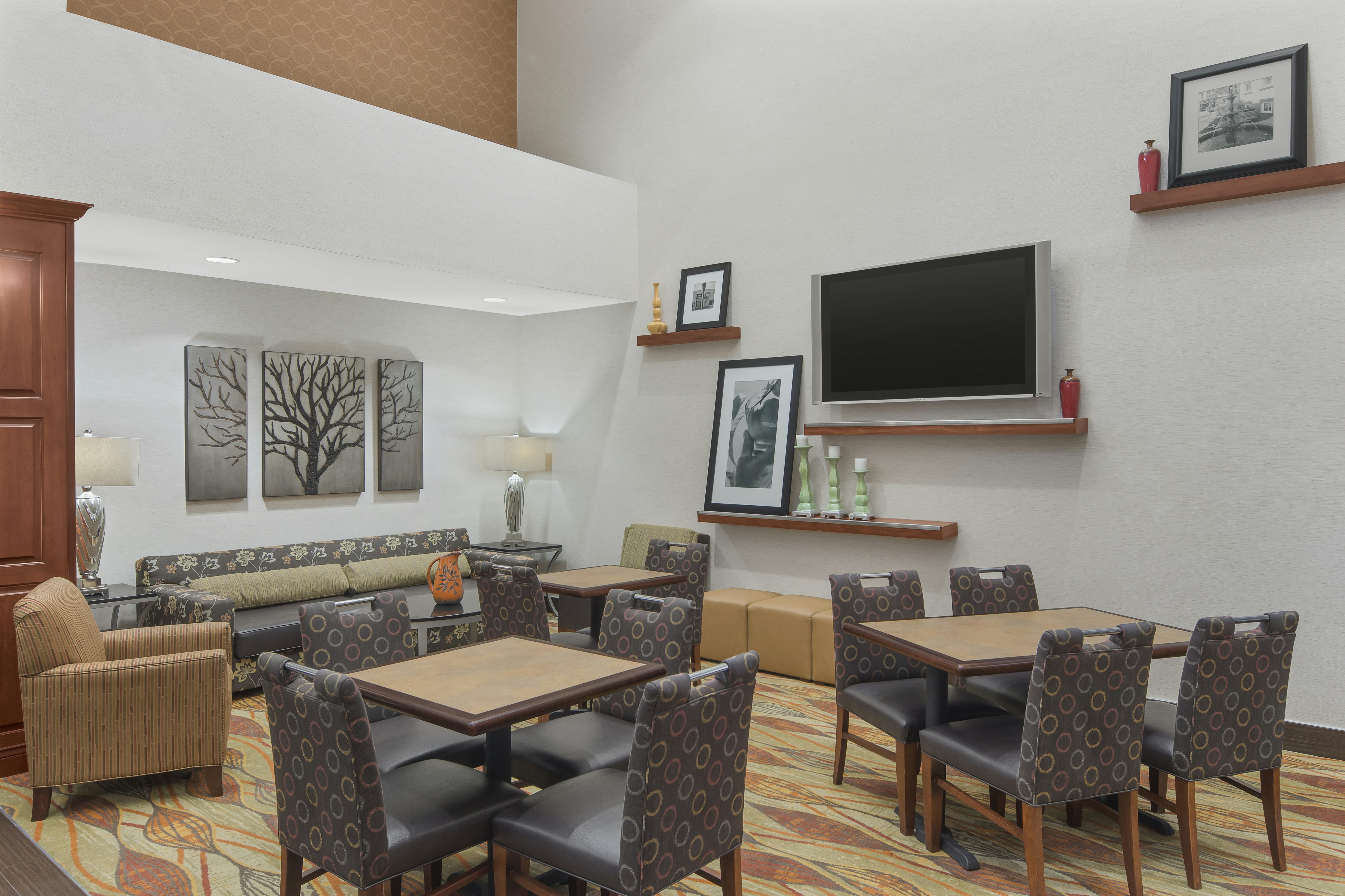 Hampton Inn Suites Macon I 75 North 10/13
