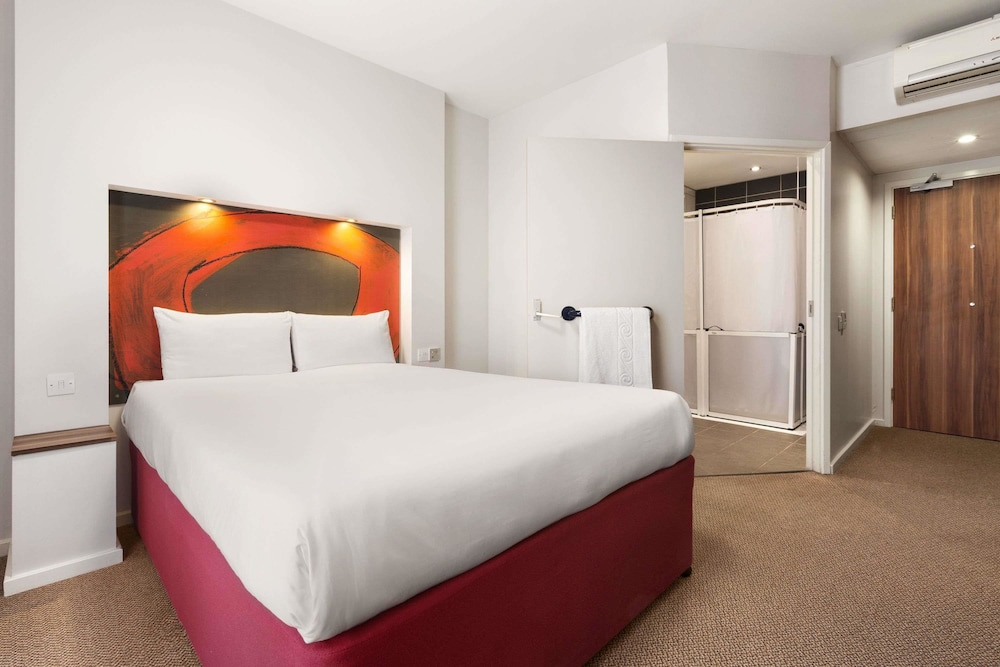 Ramada by Wyndham London Stansted Airport 9/35