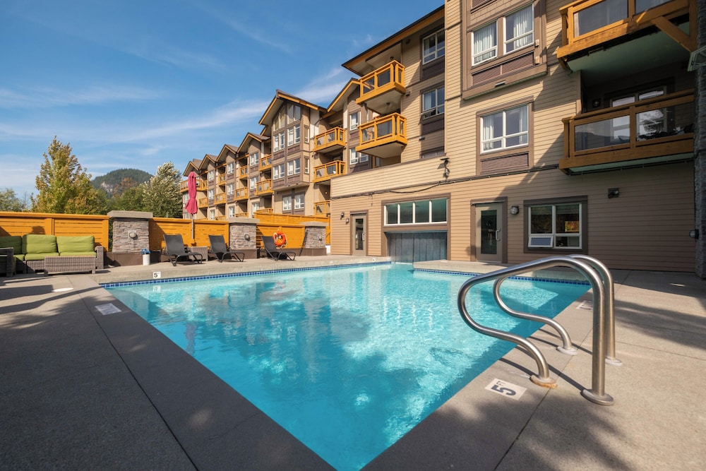 Executive Suites Hotel Resort Squamish 12/68