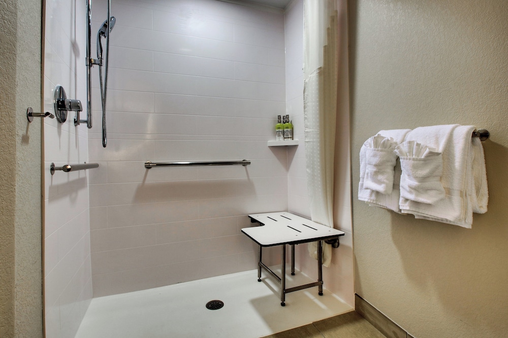 Holiday Inn Express Atlantic City W Pleasantville Ex Comfort Inn Suites West Atlantic City 70/70